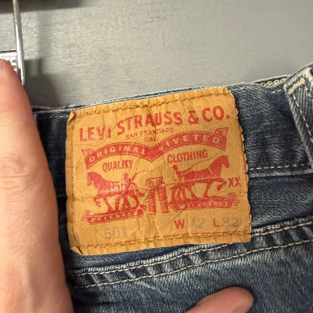 Levis 501 Original Fit Mens Medium Wash Blue Straight Leg Button Fly Jeans 42x32